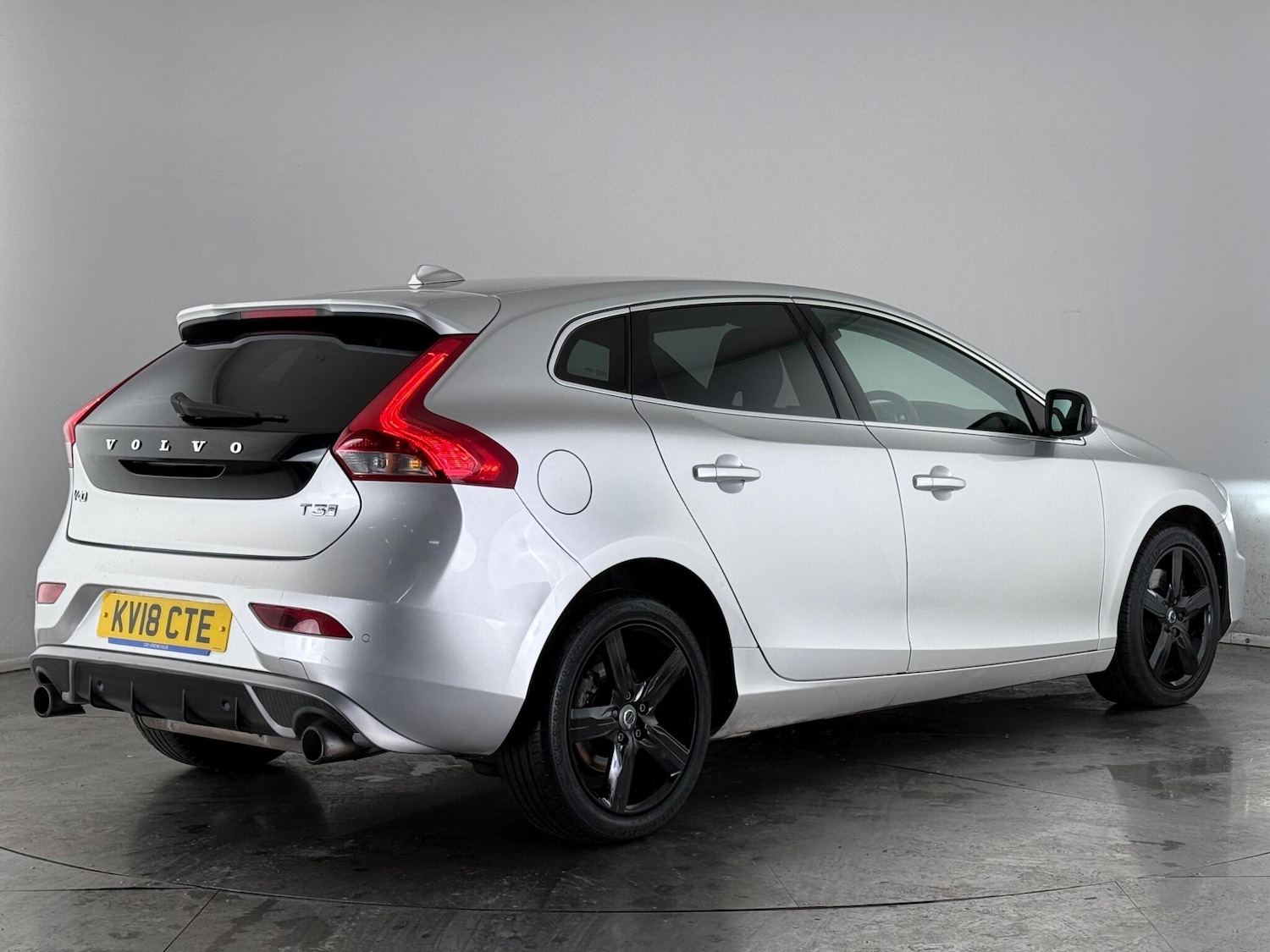 Used Volvo V40 2018 for sale - 77809253: Photo 5