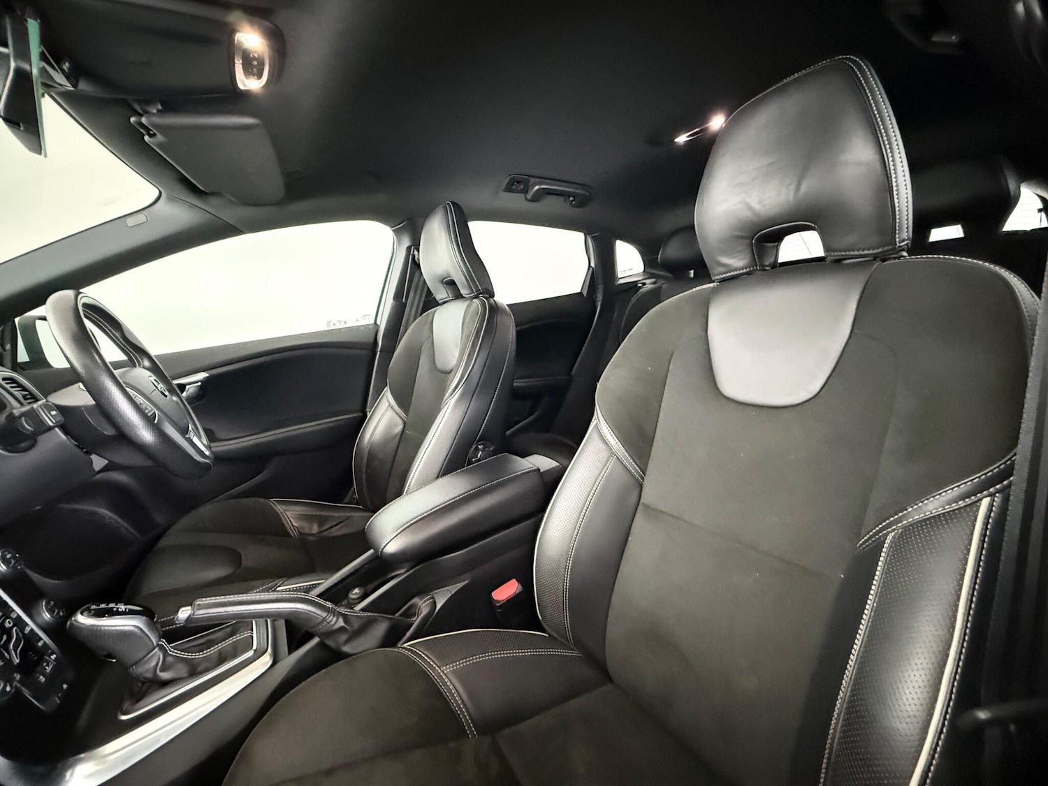 Used Volvo V40 2018 for sale - 77809253: Photo 9