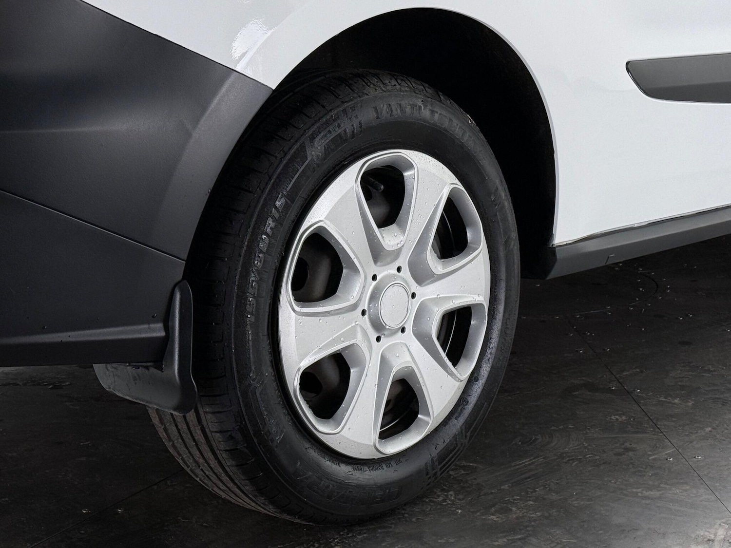 Used Ford Transit Courier 2017 for sale - 77181286: Photo 7