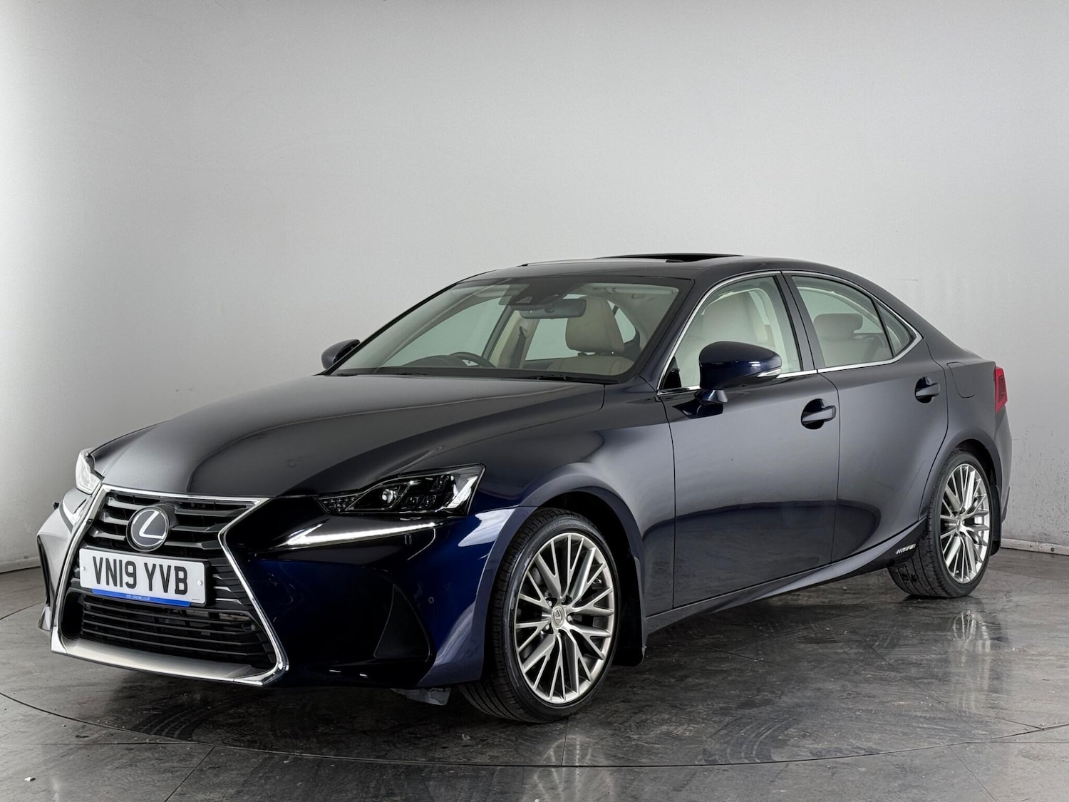 Used Lexus IS 2019 for sale - 77591197: Photo 2