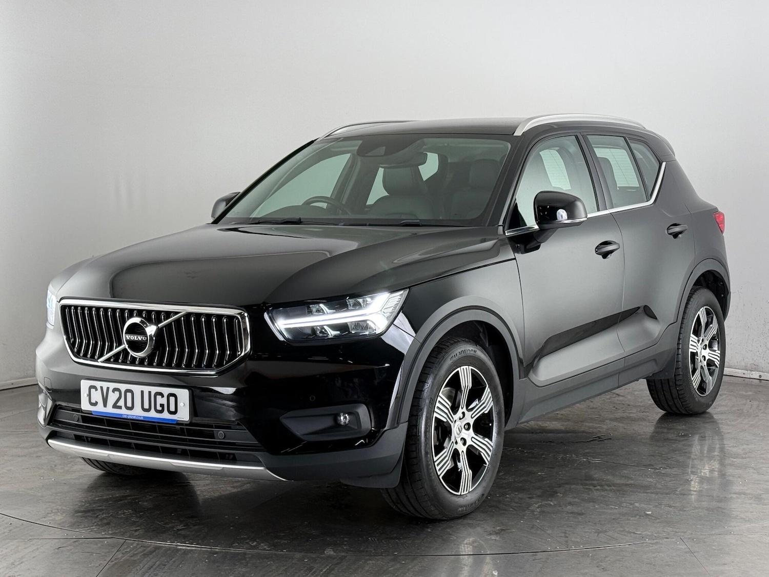Used Volvo XC40 2020 for sale - 77260633: Photo 2