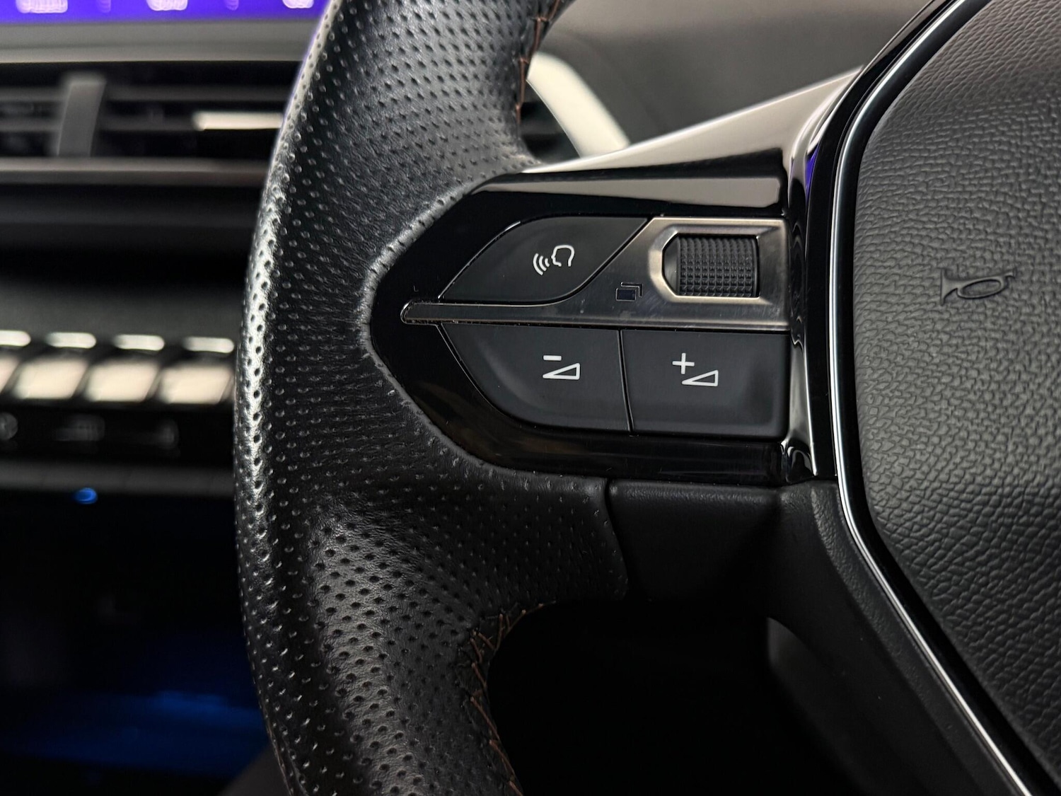 Used Peugeot 3008 2018 for sale - 77143281: Photo 24