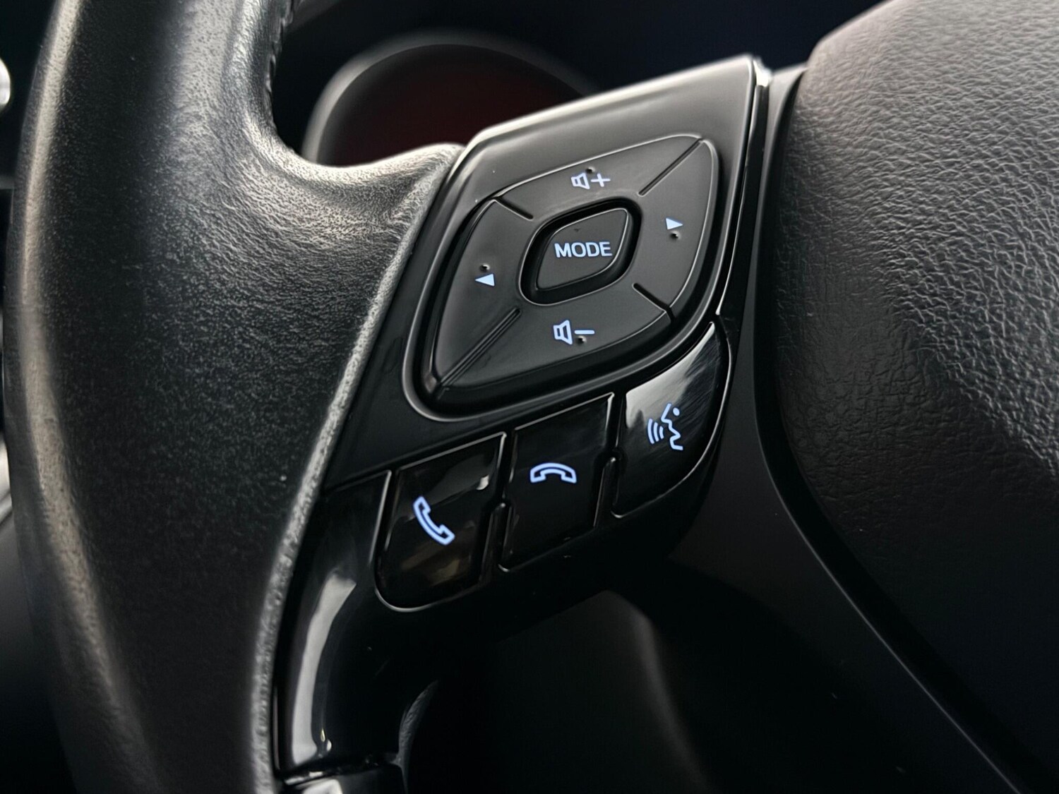 Used Toyota C-HR 2023 for sale - 78223969: Photo 18