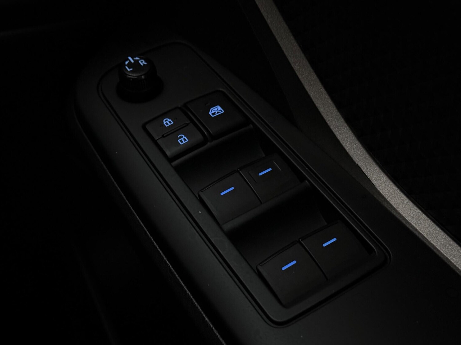 Used Toyota C-HR 2023 for sale - 78223969: Photo 24