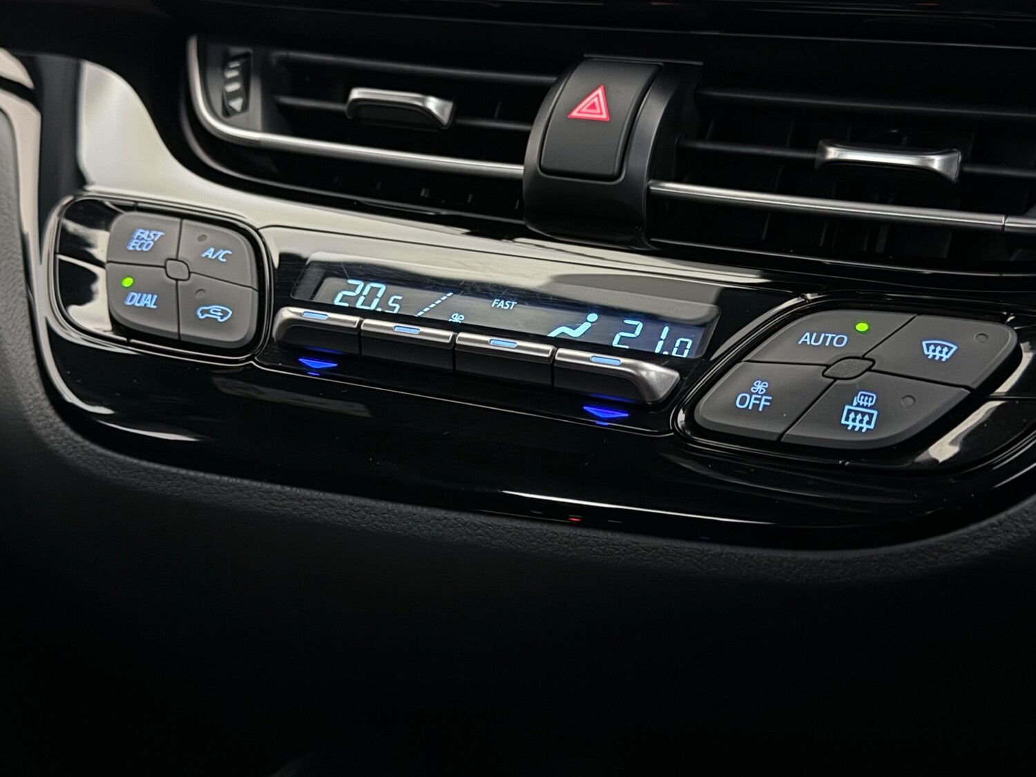 Used Toyota C-HR 2023 for sale - 78223969: Photo 32