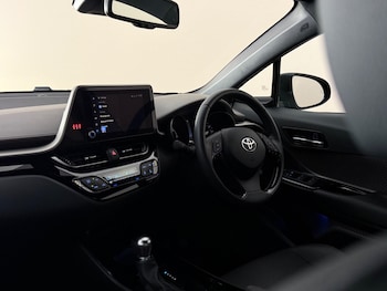 Used Toyota C-HR 2023 for sale - 79189149: Photo