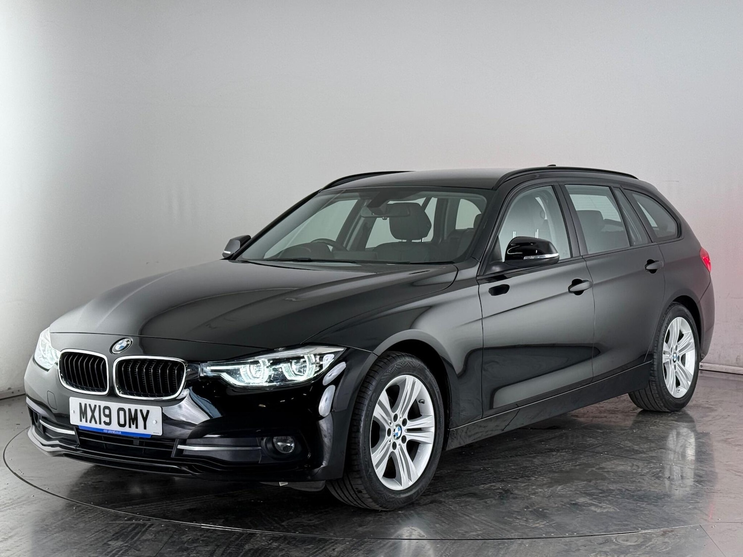 Used BMW 3 Series 2019 for sale - 77216454: Photo 2