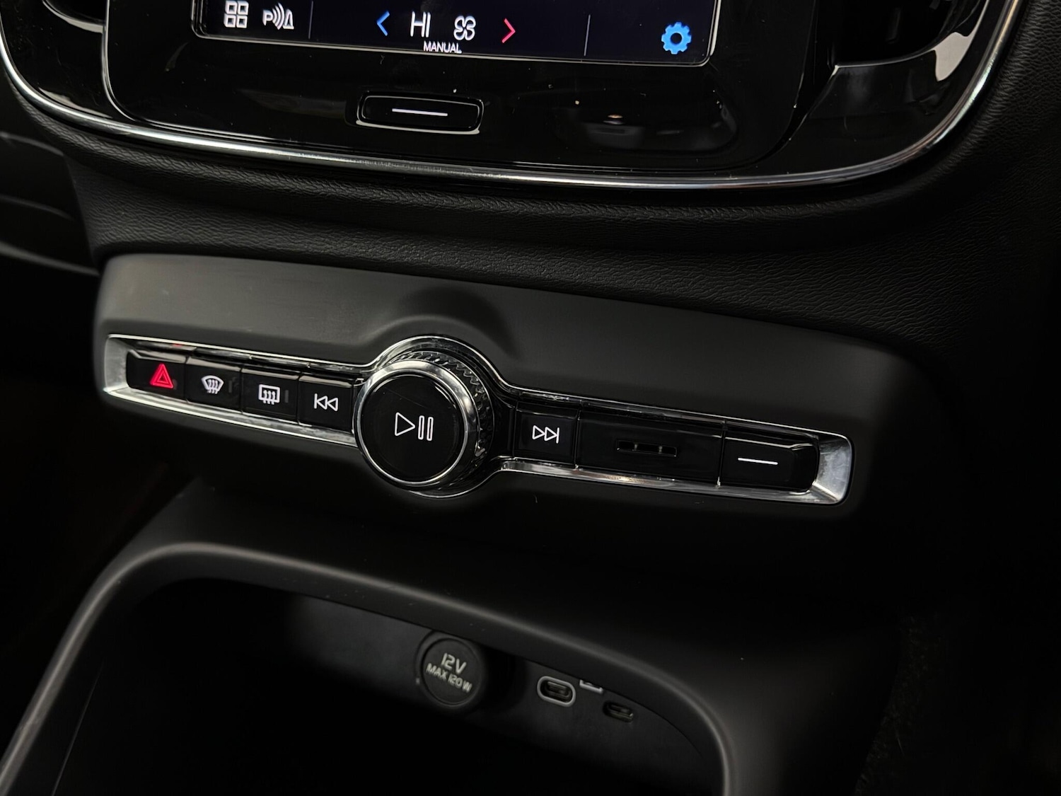 Used Volvo XC40 2022 for sale - 76688717: Photo 42