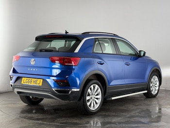 Used Volkswagen T-Roc 2018 for sale - 77246456: Photo