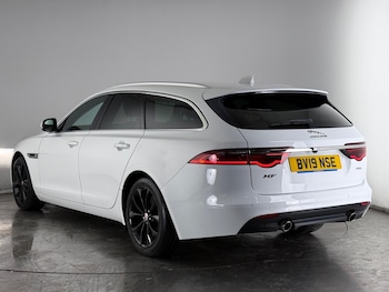 Used Jaguar XF 2019 for sale - 77575522: Photo