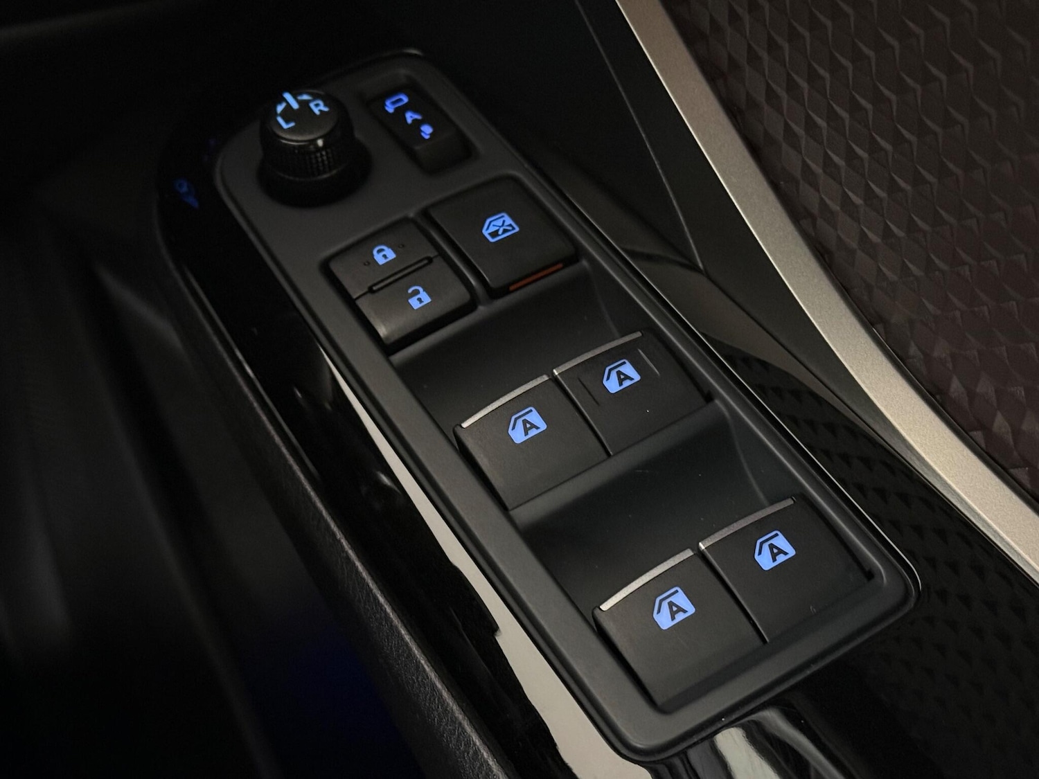 Used Toyota C-HR 2019 for sale - 77180897: Photo 30