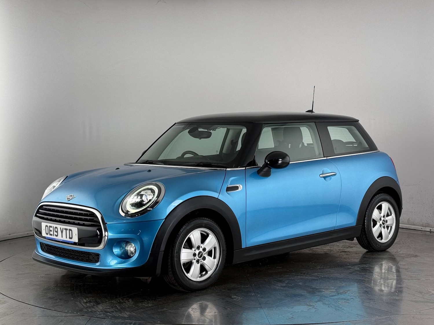 Used MINI Hatch 2019 for sale - 77180970: Photo 2