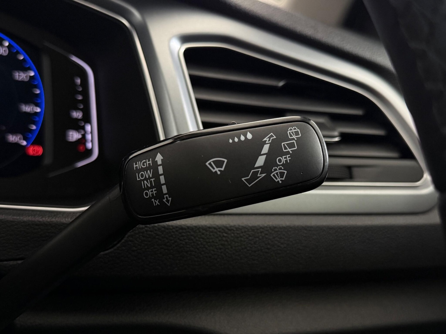 Used Volkswagen T-Roc 2021 for sale - 77181033: Photo 24