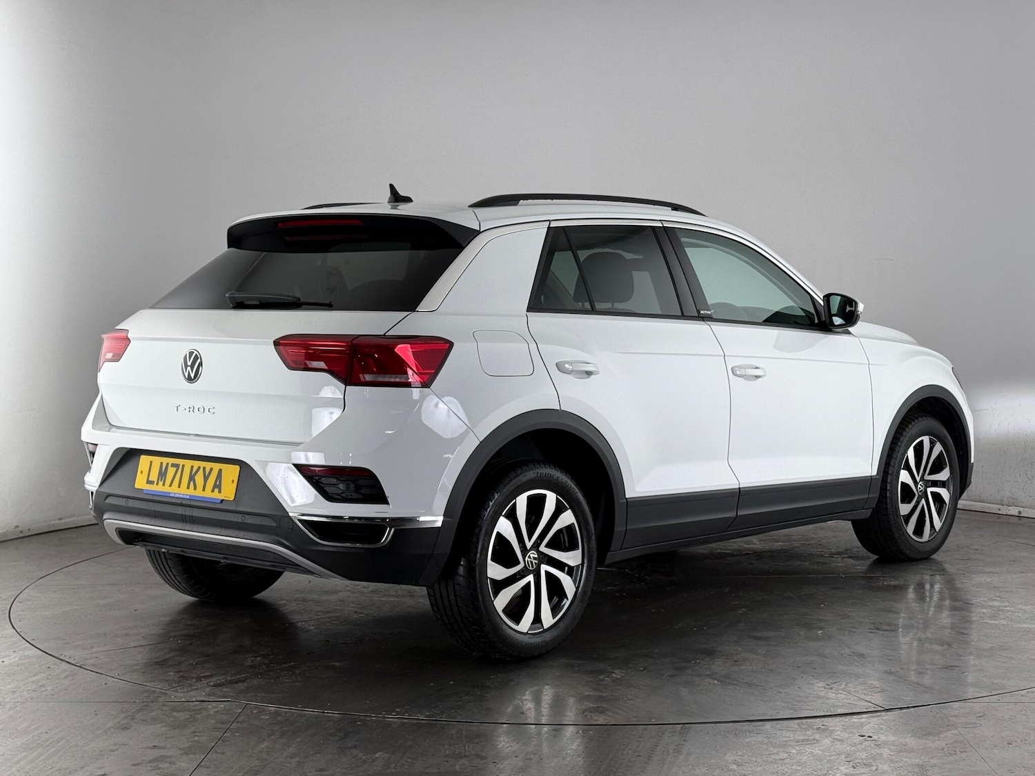 Used Volkswagen T-Roc 2021 for sale - 77181033: Photo 3