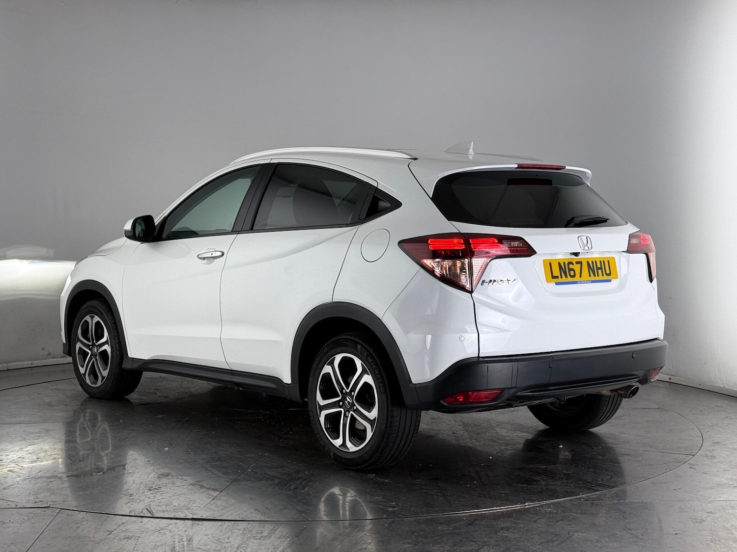 Used Honda HR-V 2017 for sale - 77242944: Photo 4