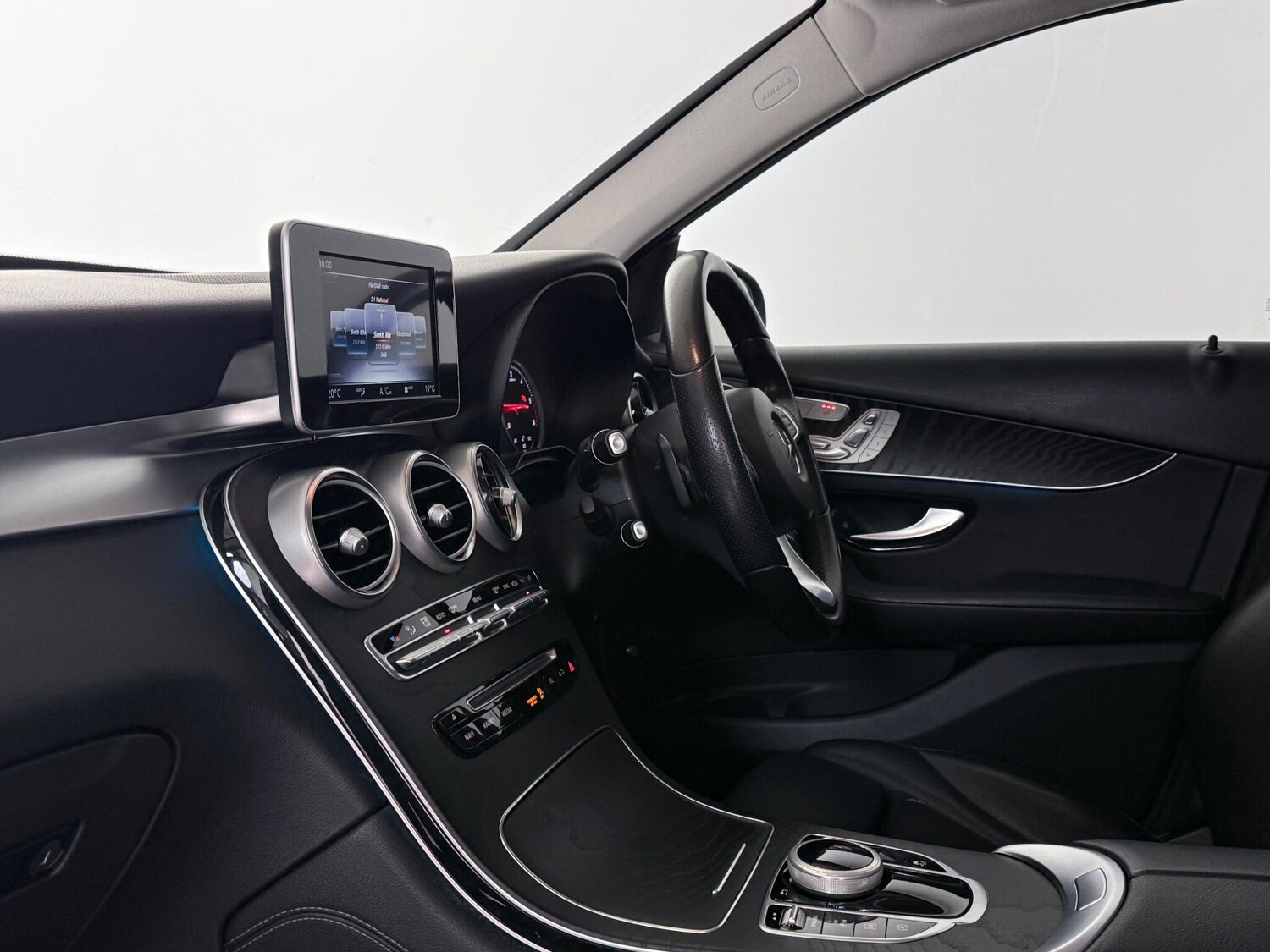 Used Mercedes-Benz GLC 2018 for sale - 77364847: Photo 18