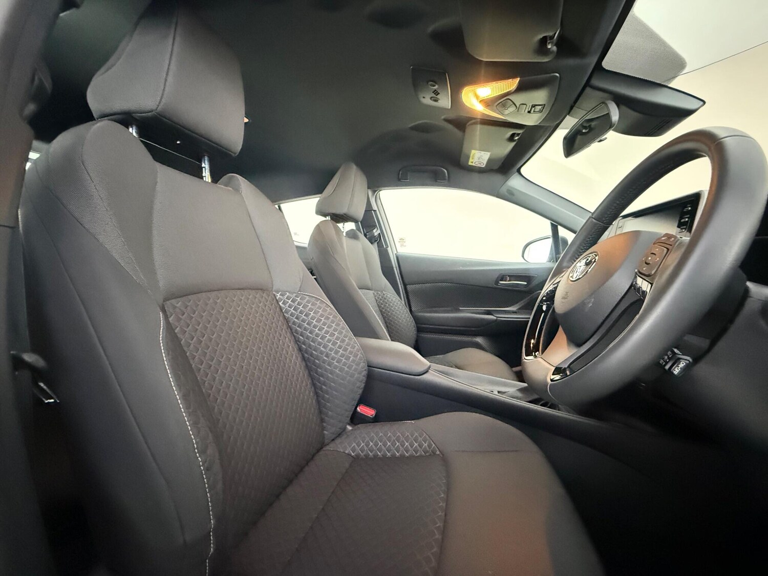 Used Toyota C-HR 2023 for sale - 78144166: Photo 11