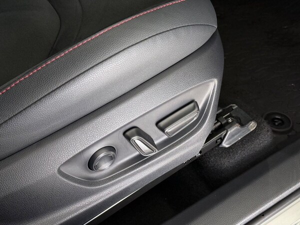 Used Toyota C-HR 2024 for sale - 76069202: Photo 16