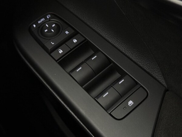 Used Toyota C-HR 2024 for sale - 76069202: Photo 17