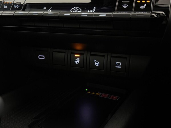 Used Toyota C-HR 2024 for sale - 76069202: Photo 32