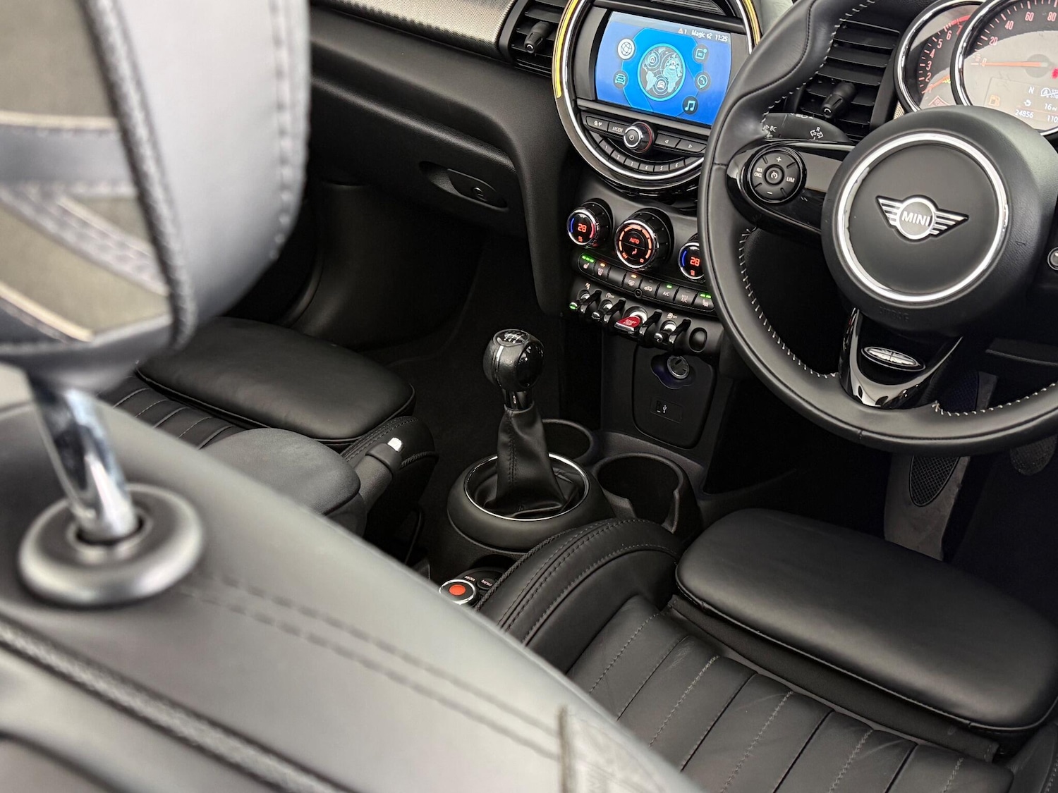 Used MINI Convertible 2019 for sale - 76899011: Photo 38