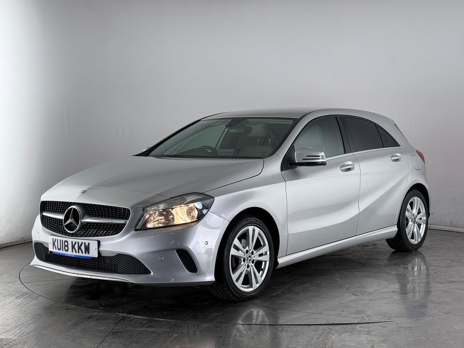 Used Mercedes-Benz A-Class 2018 for sale - 77246720: Photo 2