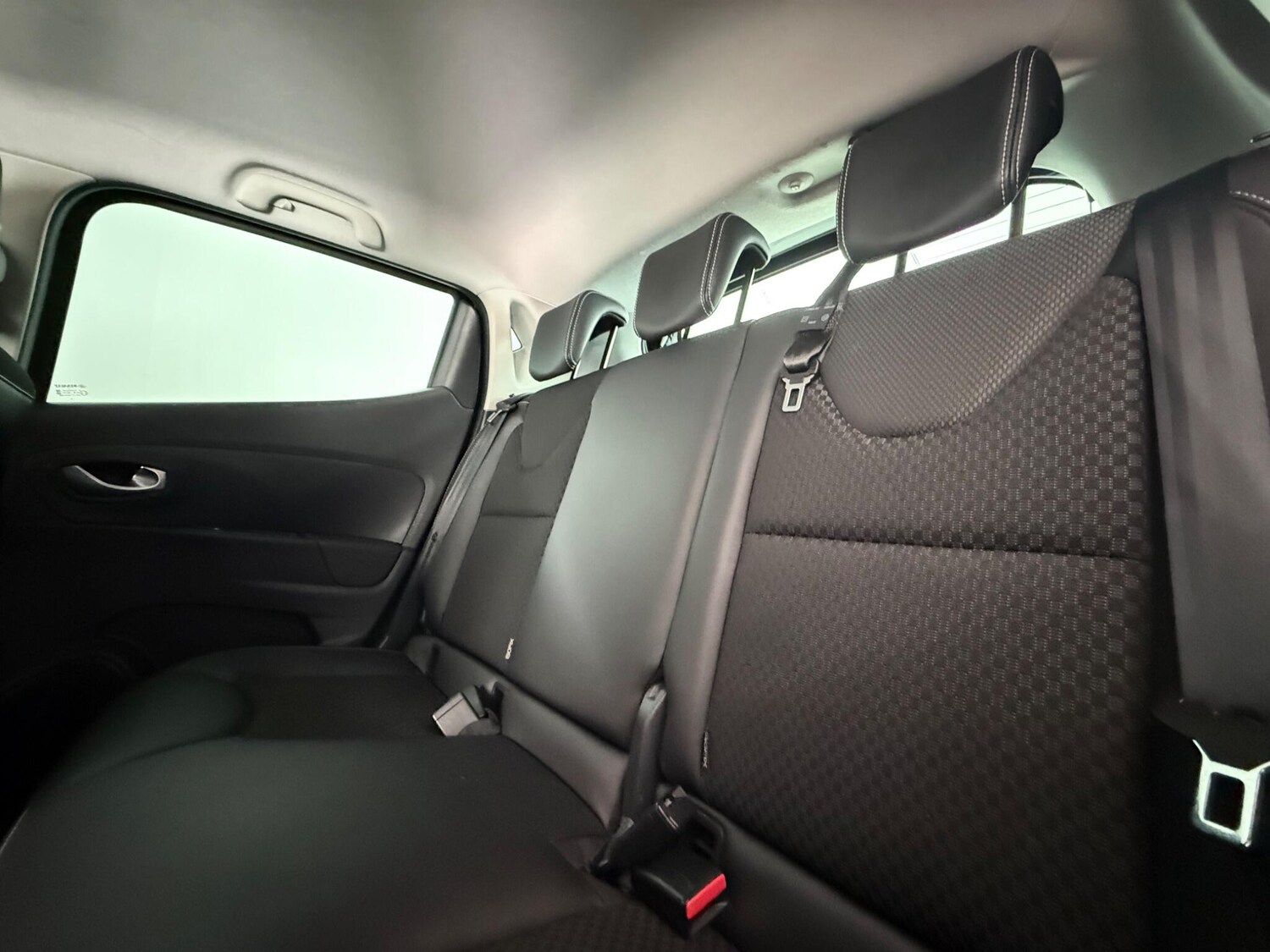 Used Renault Clio 2019 for sale - 77587411: Photo 11