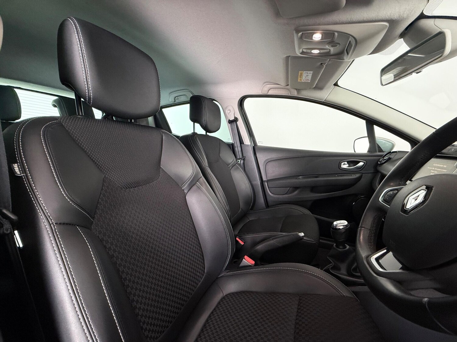 Used Renault Clio 2019 for sale - 77587411: Photo 9