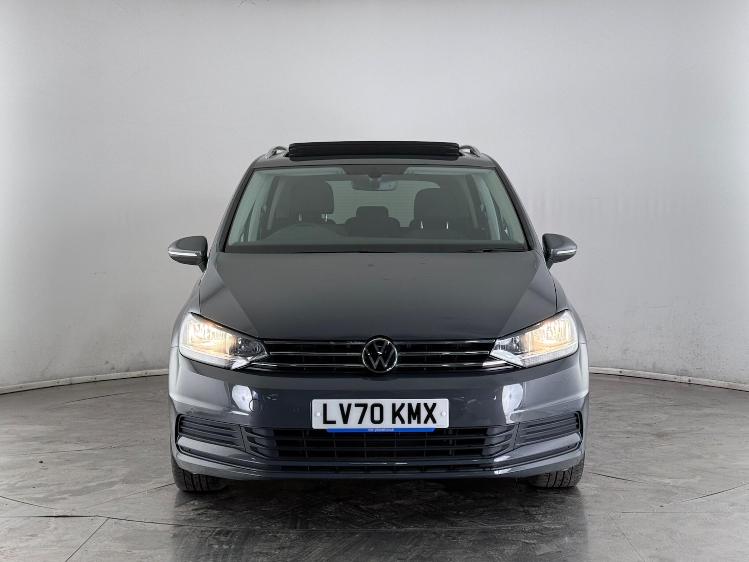 Used Volkswagen Touran 2021 for sale - 77550835: Photo 2