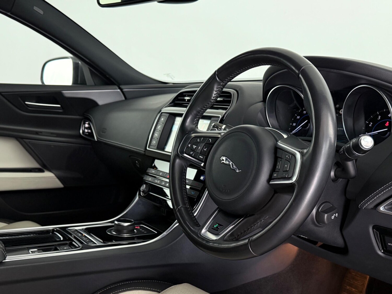 Used Jaguar XE 2018 for sale - 77803030: Photo 10