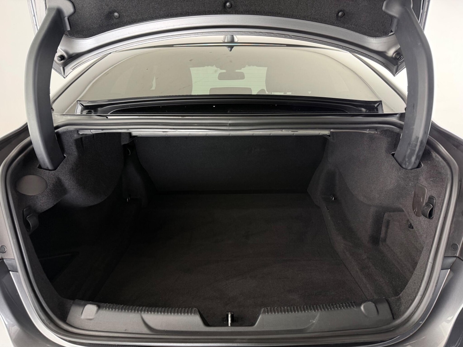 Used Jaguar XE 2018 for sale - 77803030: Photo 9