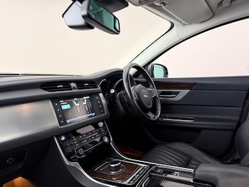 Used Jaguar XF 2017 for sale - 79117029: Photo