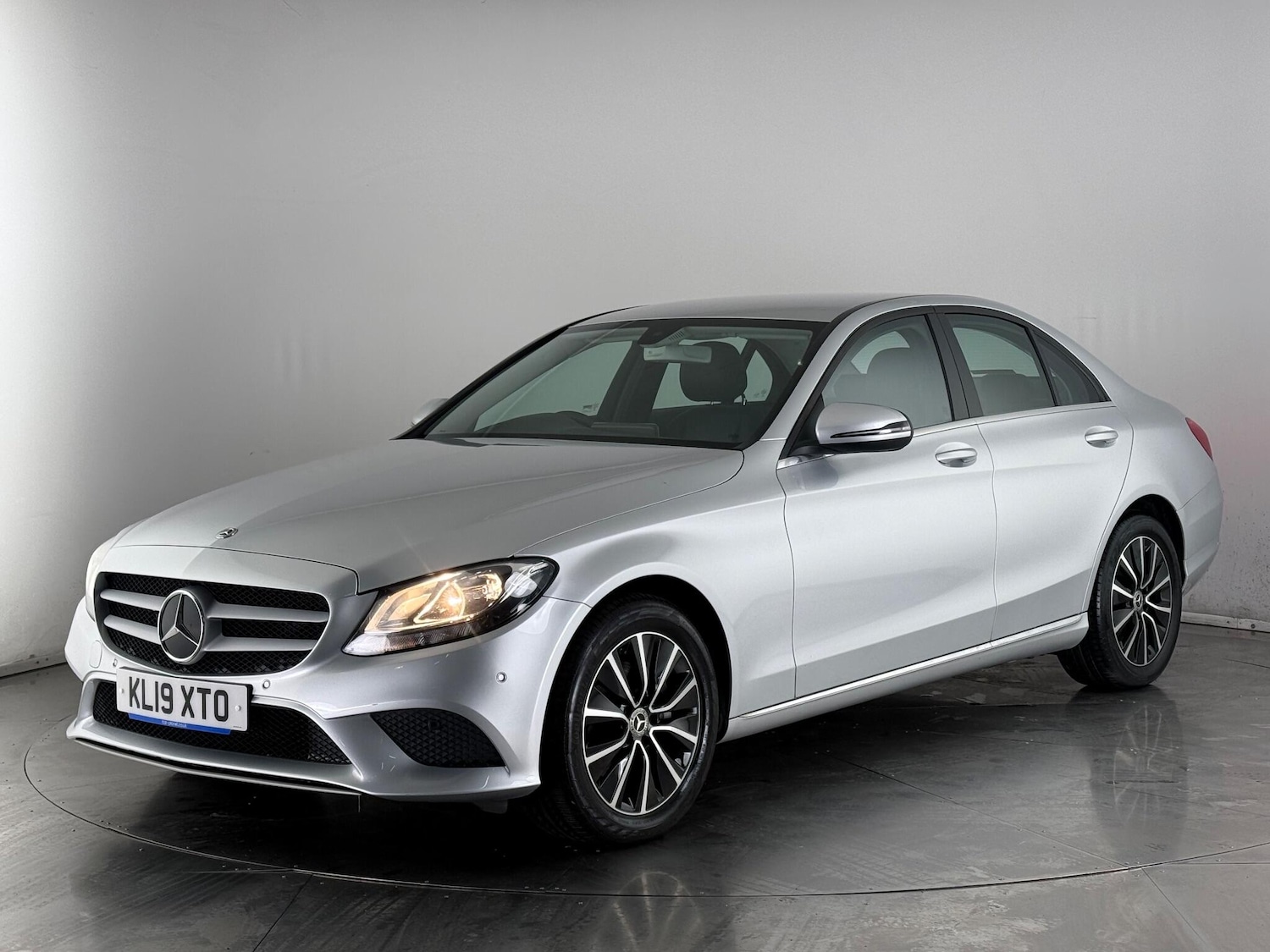 Used Mercedes-Benz C Class 2019 for sale - 77243820: Photo 2