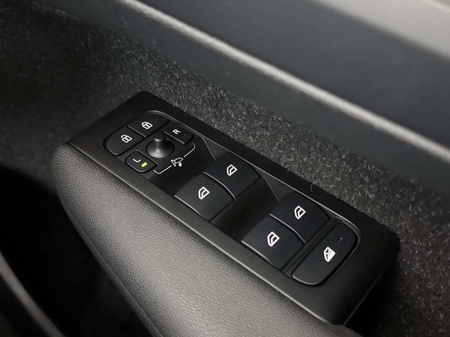 Used Volvo XC40 2021 for sale - 77243548: Photo 17