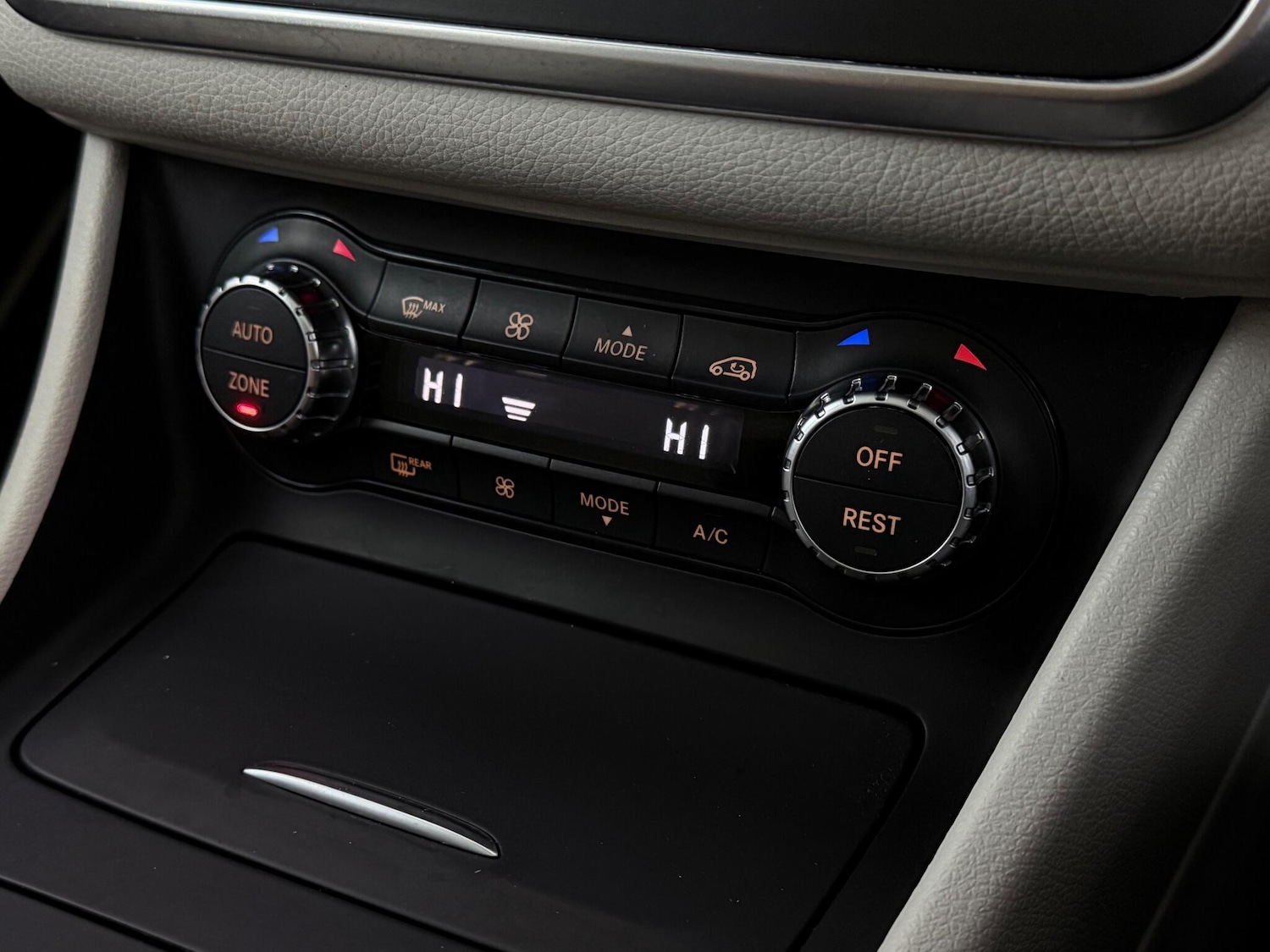 Used Mercedes-Benz GLA 2014 for sale - 77260037: Photo 30