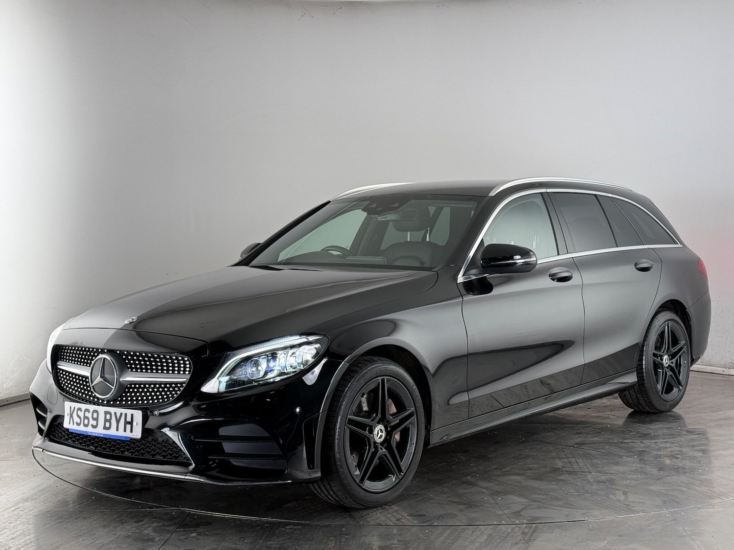 Used Mercedes-Benz C Class 2019 for sale - 77221893: Photo 2