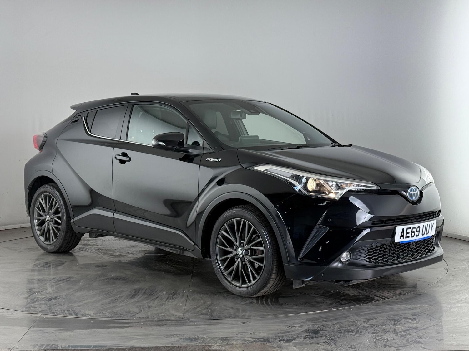 Used Toyota C-HR 2019 for sale - 76472205: Photo 1