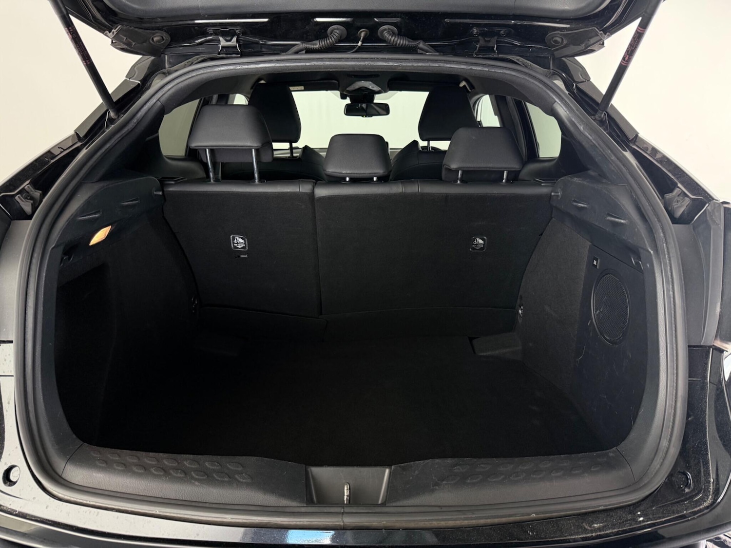 Used Toyota C-HR 2019 for sale - 76472205: Photo 11