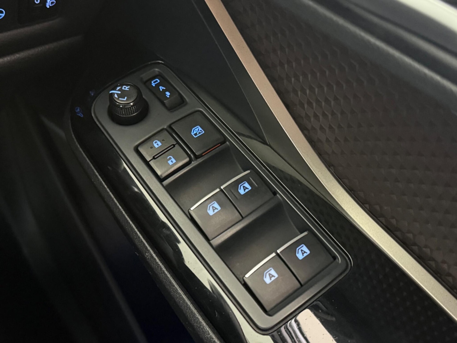 Used Toyota C-HR 2019 for sale - 76472205: Photo 21