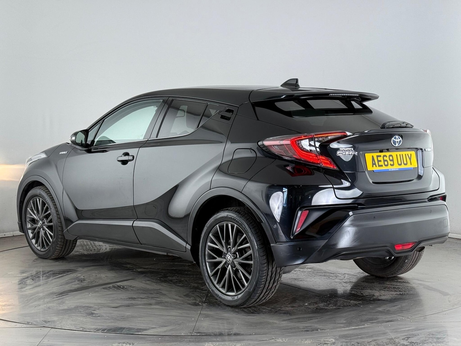 Used Toyota C-HR 2019 for sale - 76472205: Photo 4