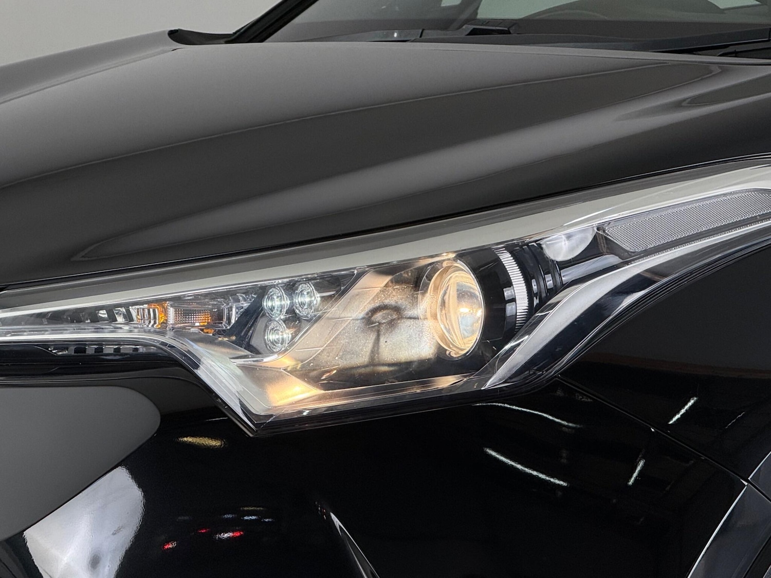 Used Toyota C-HR 2019 for sale - 76472205: Photo 8