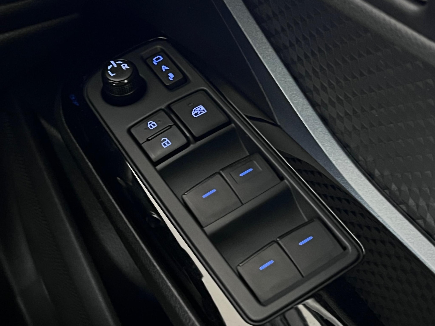 Used Toyota C-HR 2022 for sale - 76468344: Photo 28