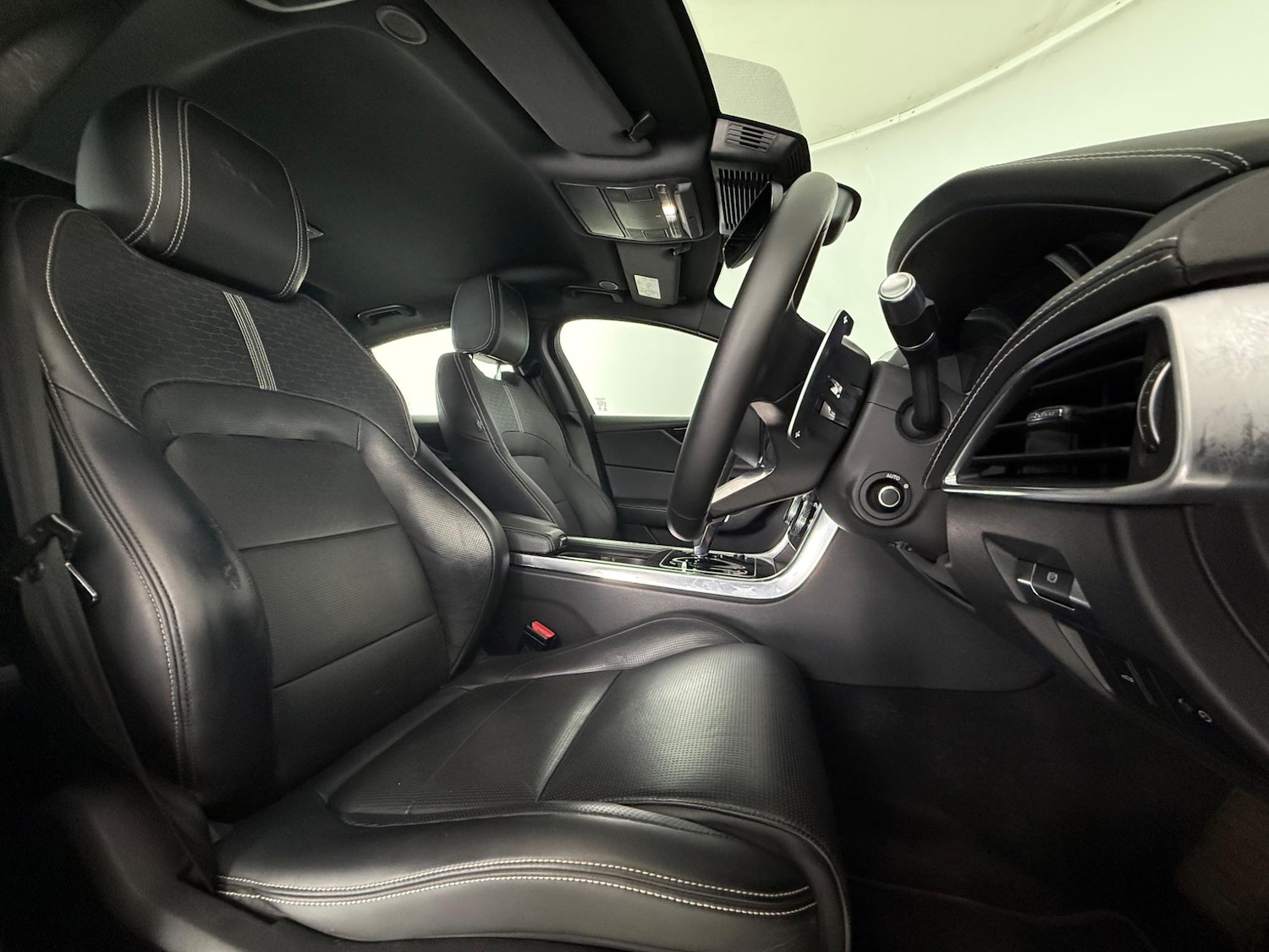 Used Jaguar XE 2021 for sale - 76468157: Photo 15