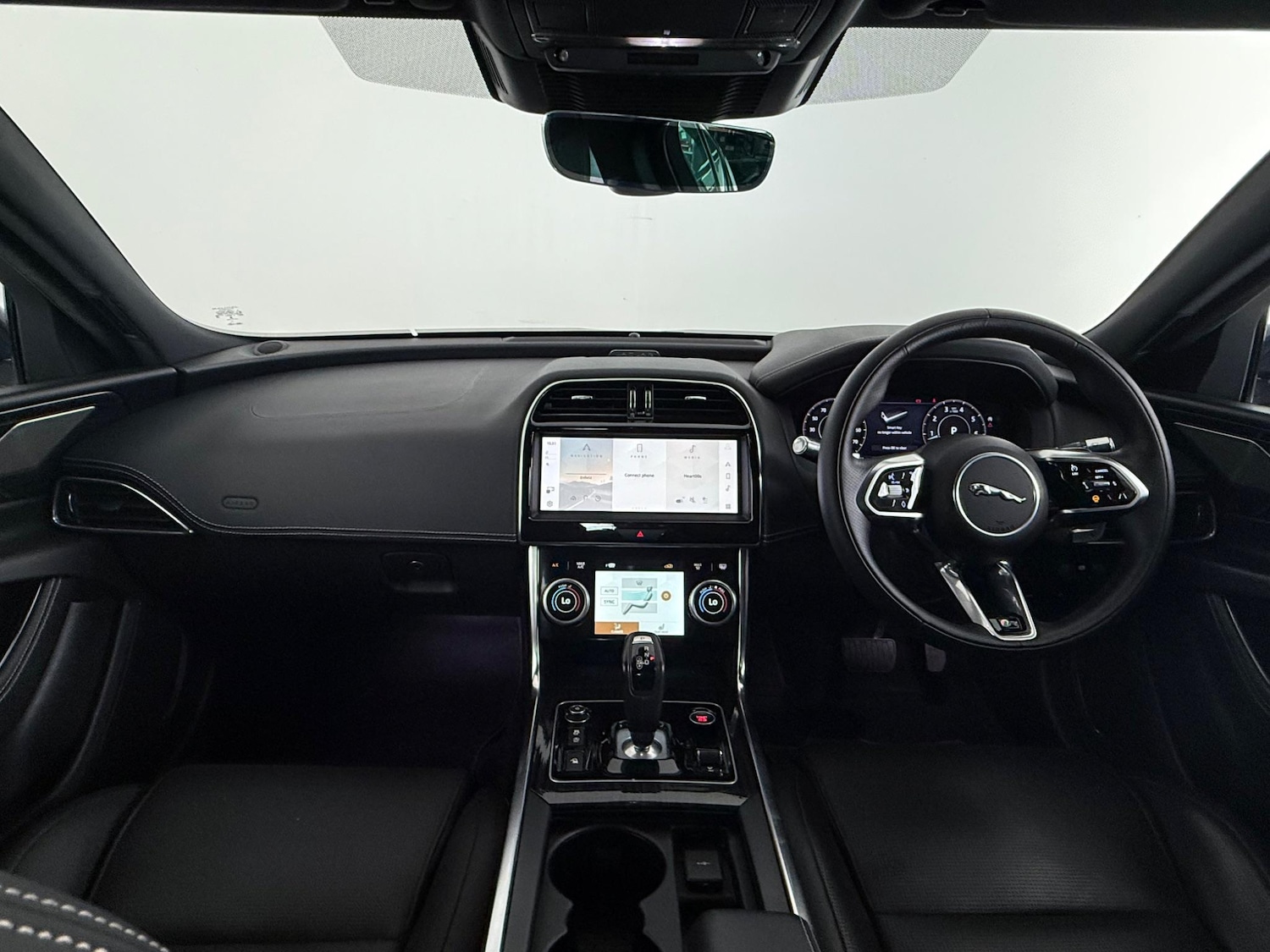 Used Jaguar XE 2021 for sale - 76468157: Photo 21