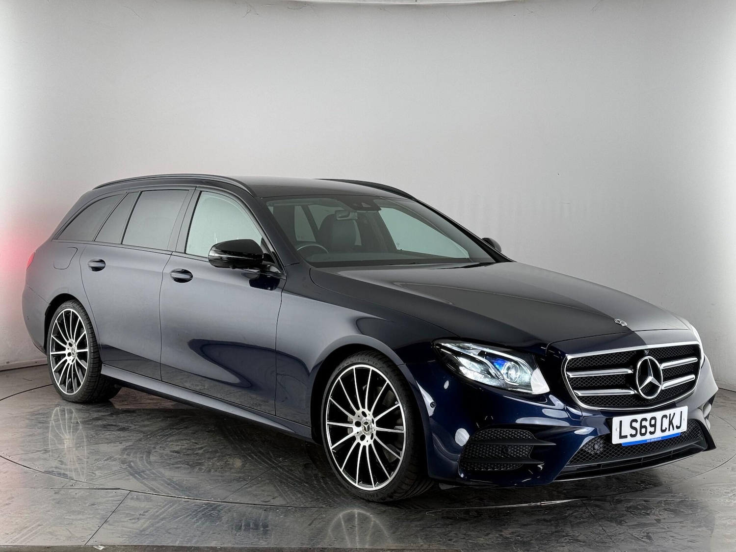 Used Mercedes-Benz E Class 2019 for sale - 76468353: Photo 1