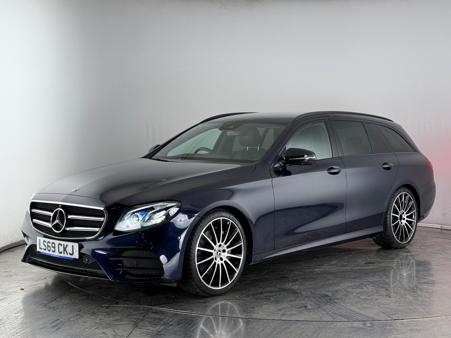 Used Mercedes-Benz E Class 2019 for sale - 76468353: Photo 3