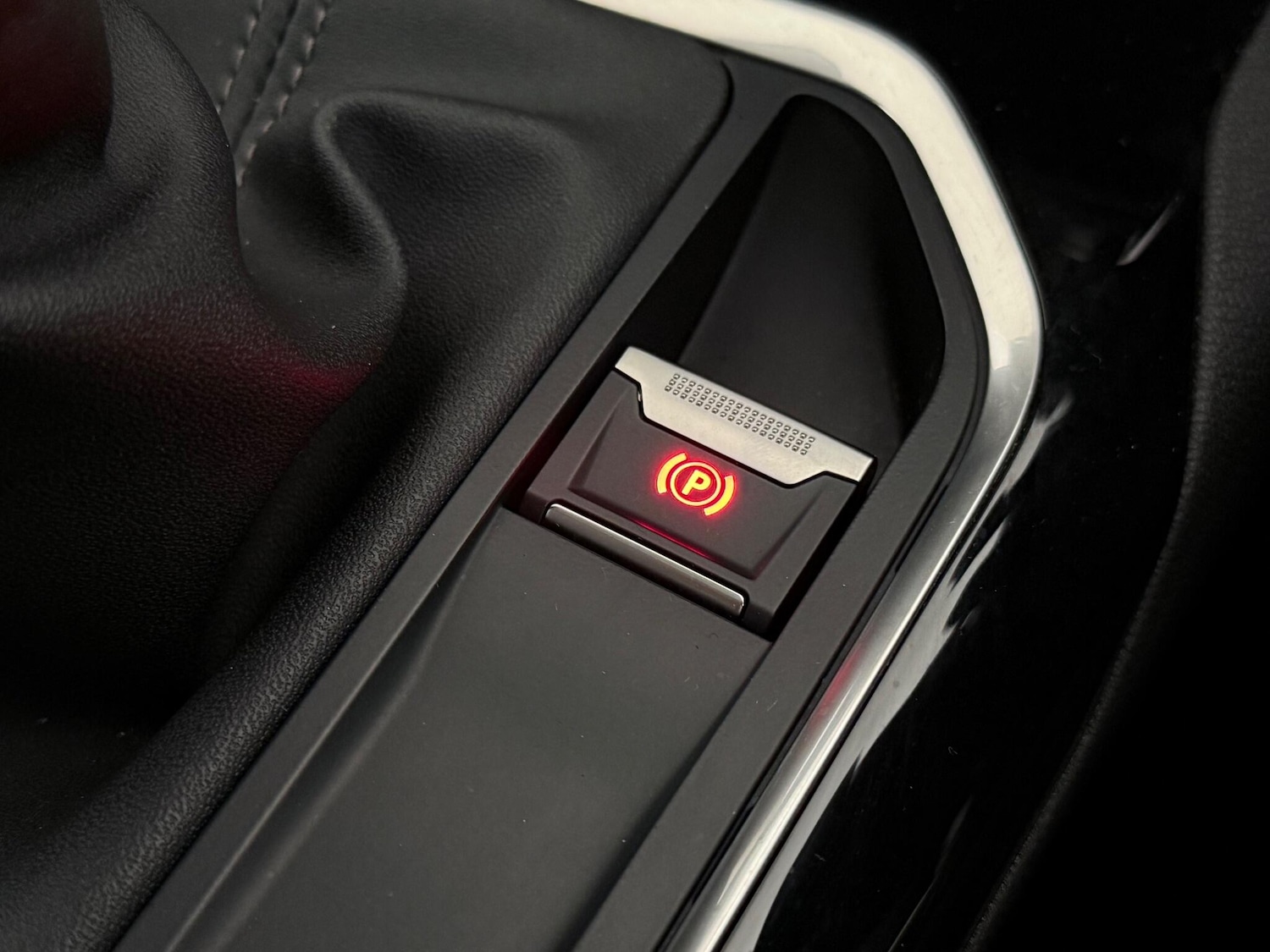 Used Peugeot 3008 2018 for sale - 76473856: Photo 42