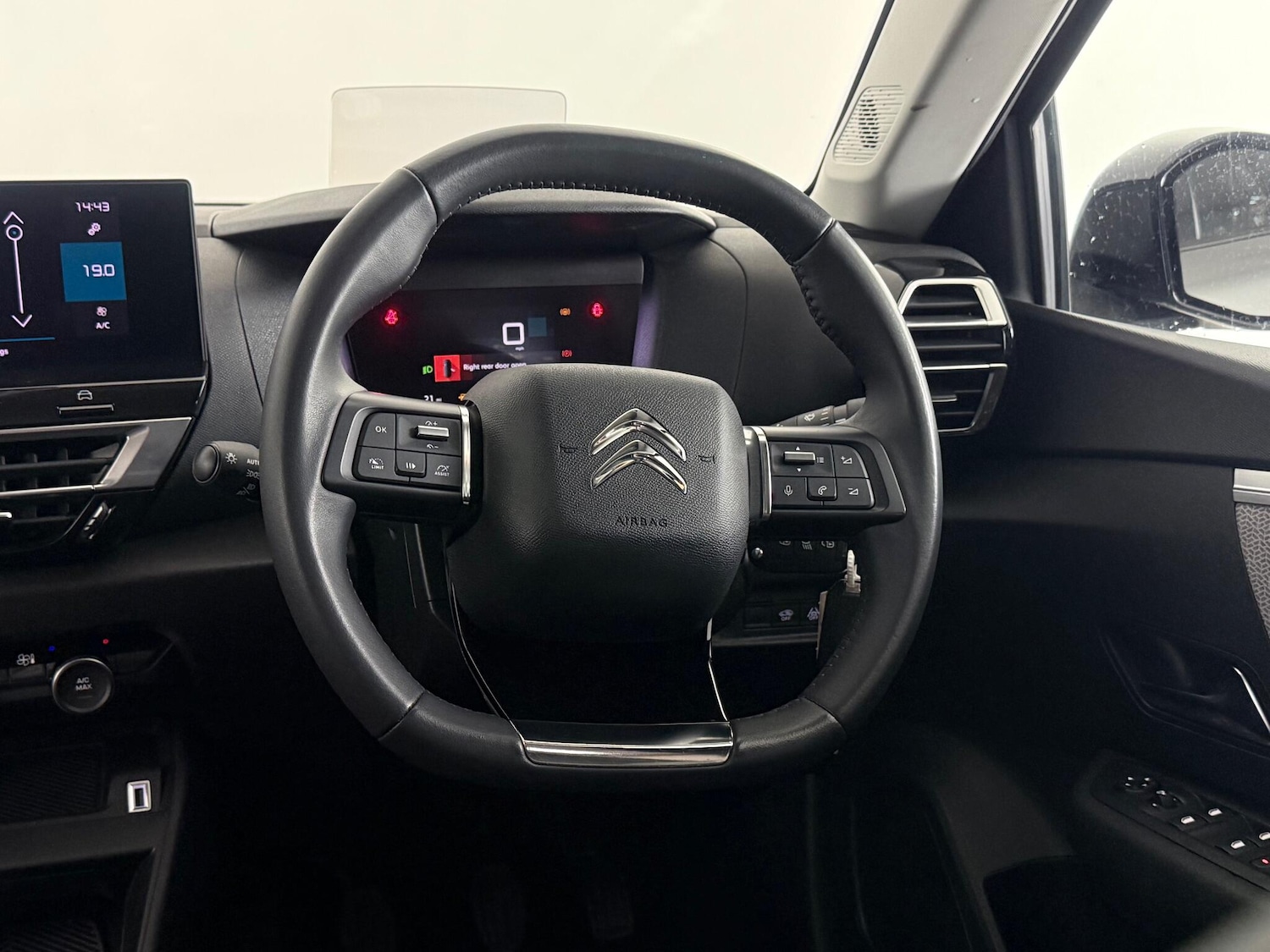 Used Citroen C4 2022 for sale - 76468300: Photo 22