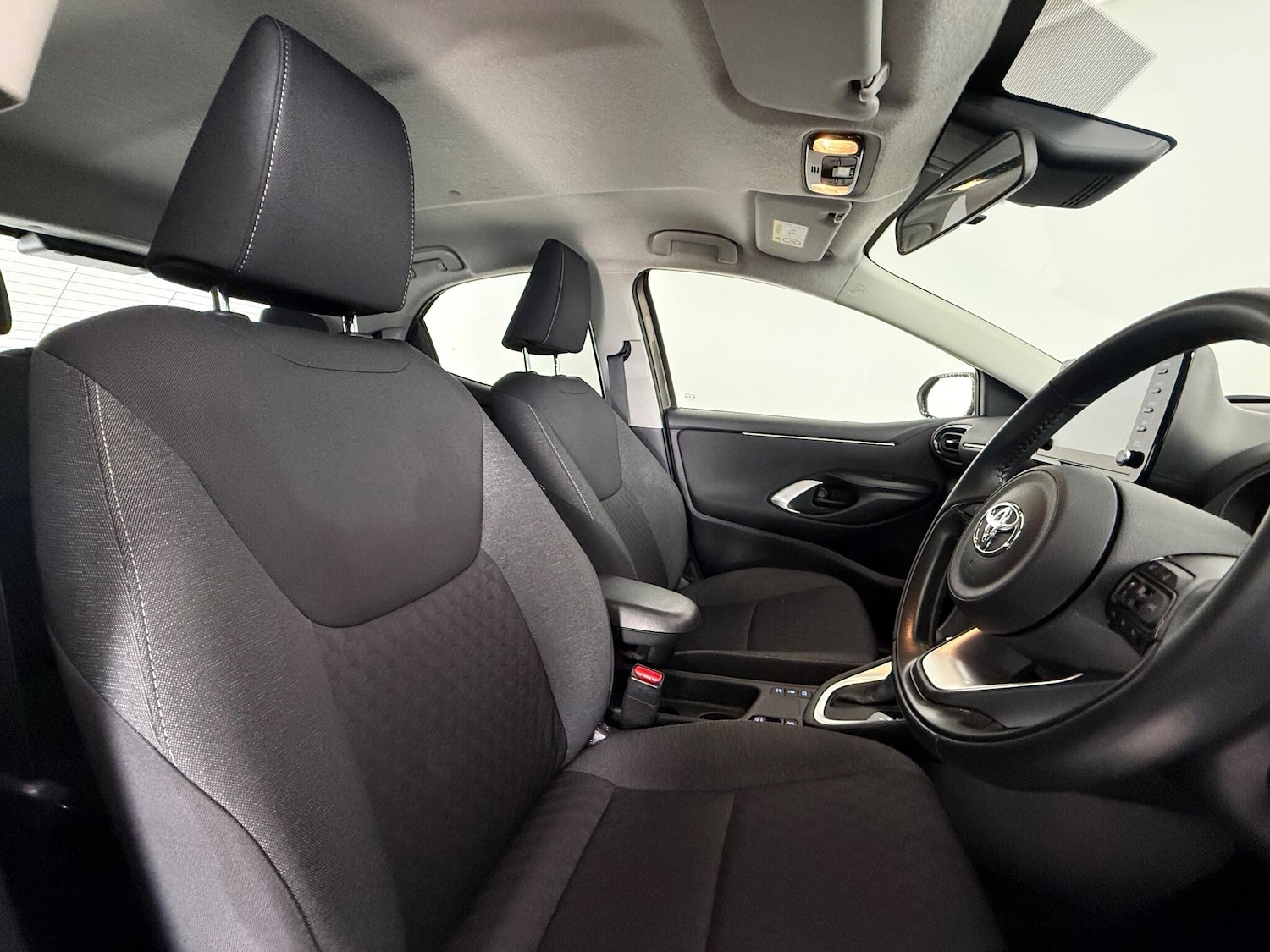 Used Toyota Yaris 2022 for sale - 77221776: Photo 11