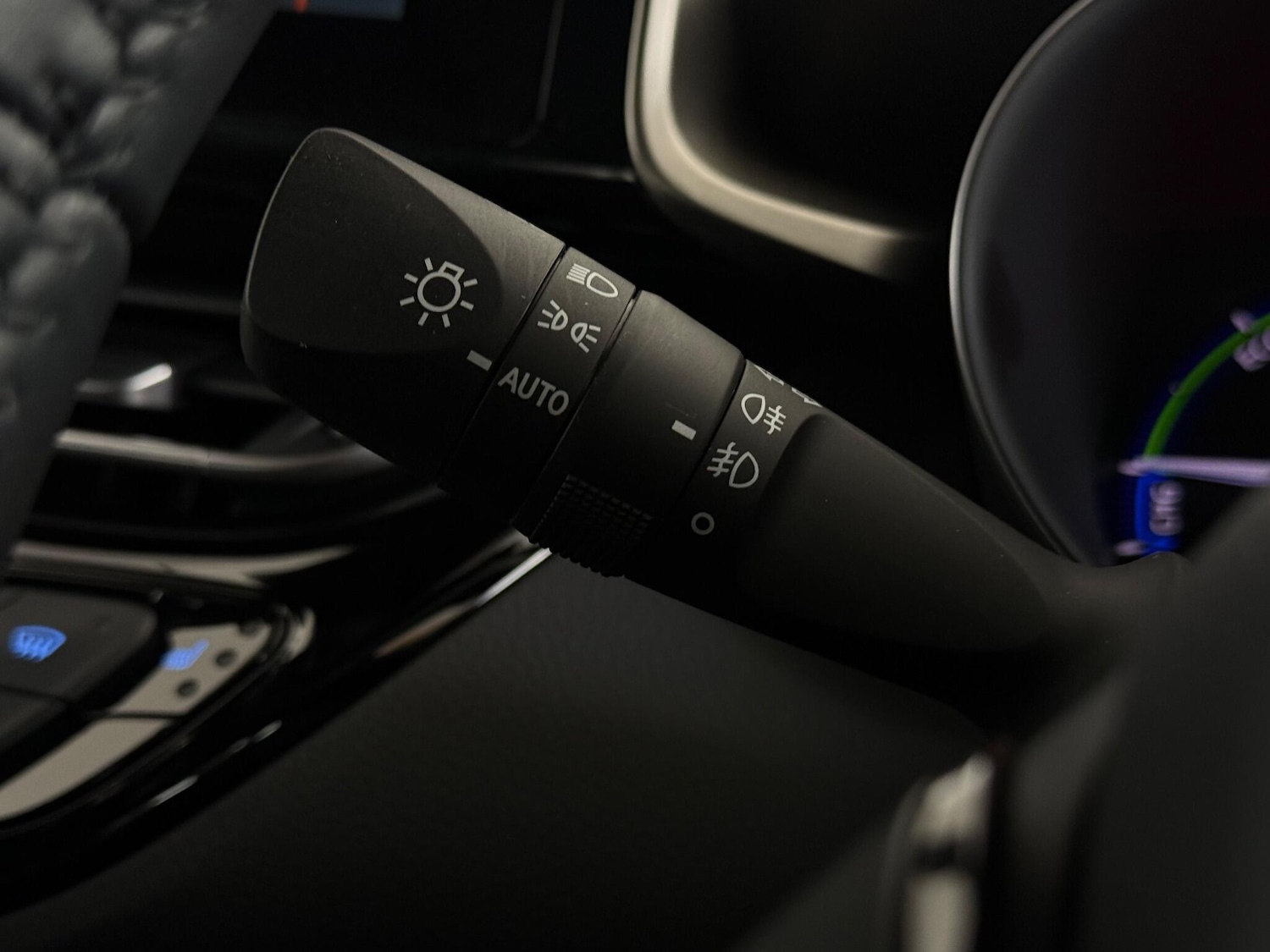 Used Toyota C-HR 2023 for sale - 77260080: Photo 19